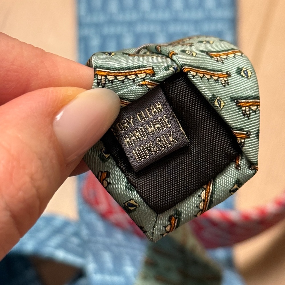 Vineyard Vines Men's Silk Ties - Picture 10 of 11